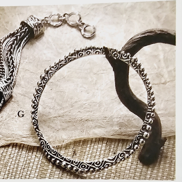 Like NEW Silpada Sterling Silver 'Perfectly Quirky' Etched Design Bangle B2279 - Picture 5 of 16